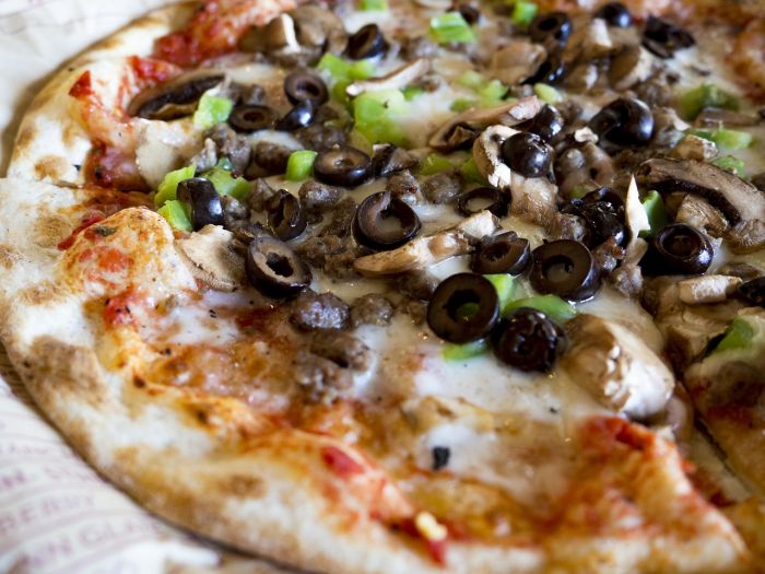 Il 60% degli italiani associa la pizza a una storia d'amore