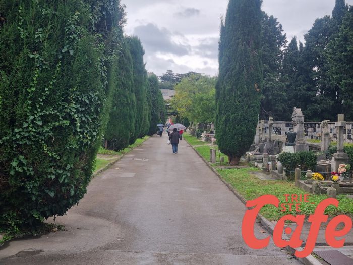 Niente auto in Cimitero per il Ponte dei Morti ma fiori, lacrime e commozione 