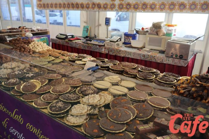 CioccolatiAmo 2025 incanta Trieste: dolcezza, arte e profumi in piazza Ponterosso fino a domenica (FOTO)