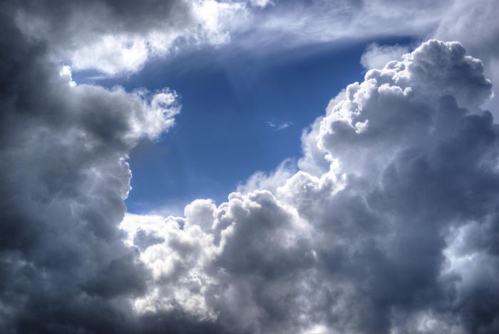 Il meteo di giovedì 8 gennaio, cielo sereno e rischio ghiaccio sulle strade 