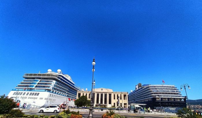 Trieste città delle crociere, mercoledì eccezione doppietta con due navi extra luxury!! EVVIVA!!