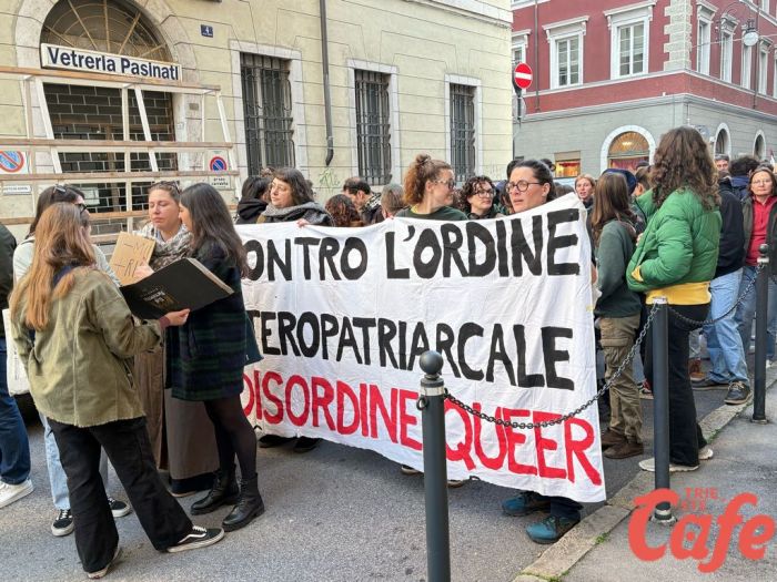 Corteo per l’8 marzo: in centinaia in corteo in centro con NonUnadiMeno tra rivendicazioni e polemiche (VIDEO) 