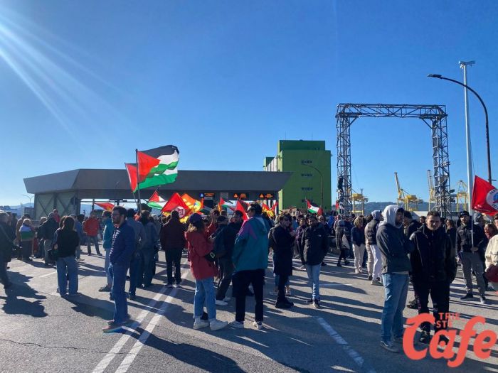 Presidio al Porto: qualche centinaio di persone al varco 4 per lo sciopero generale (VIDEO)
