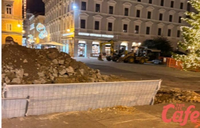Natale con le transenne davanti alla chiesa, Pd attacca: “Scelta che penalizza gli esercenti”