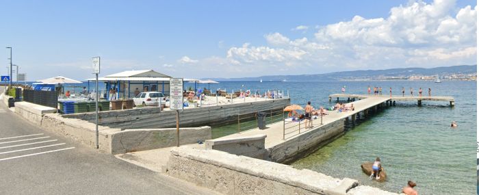 Muggia, l'appello di una mamma: "Al molo T scene imbarazzanti, basta con le bestemmie dei ragazzi"