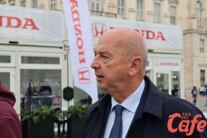 Dipiazza annuncia in diretta: "Via libera al progetto per la piscina terapeutica!" (VIDEO)