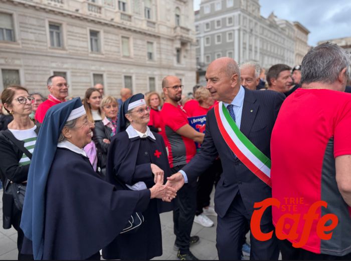 Dipiazza superstar: “Selfie, strette di mano e affetto vero dei triestini. Anche 50 selfie in un giorno” (VIDEO)