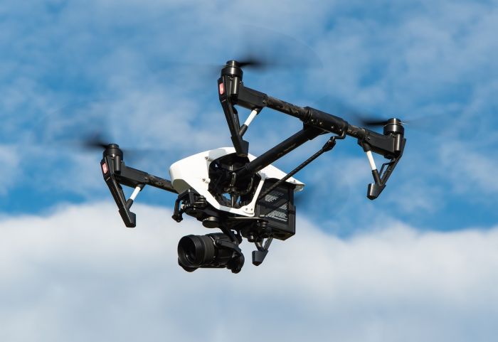 Drone con defibrillatore stacca di 3 minuti e 11 l'ambulanza