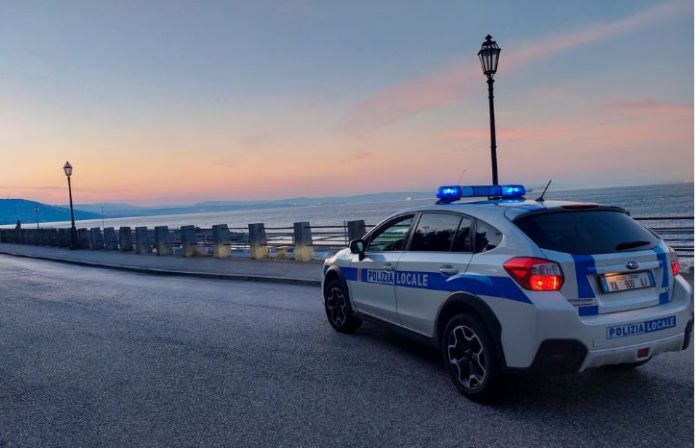 Trieste, blitz senza sconti su case e allacci illegali, 8 denunce per occupazioni e 11 per furto di energia