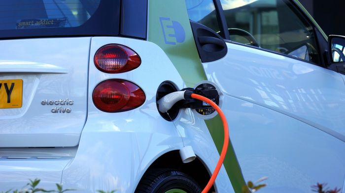 Regno Unito: leggero calo della vendita di auto elettriche nel 2023