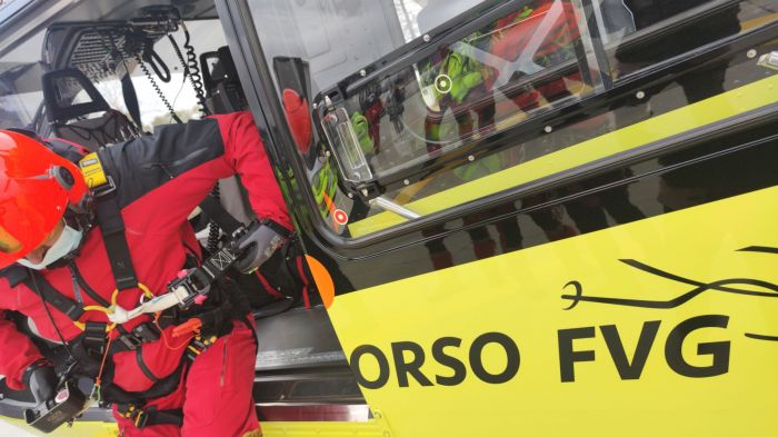 Incidente sul lavoro nel pomeriggio in Fvg, operaio elitrasportato grave all'ospedale 