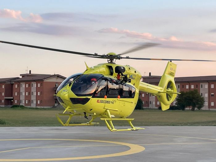 Fvg, perde il controllo autonomamente dell'auto finendo fuori strada: elitrasportato all'ospedale 