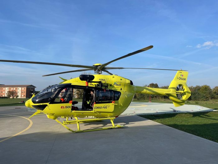 Fvg, scontro auto-moto nei pressi della fabbrica: un centauro sbalzato, entrambi all'ospedale 
