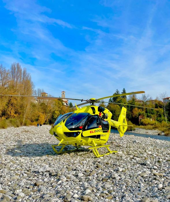 Fvg, scontro auto - moto : centauro elitrasportato all'ospedale 