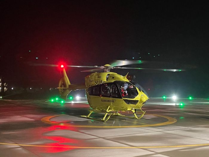 Fvg, perde il controllo del furgone schiantandosi contro un palo: gravissimo all'ospedale 