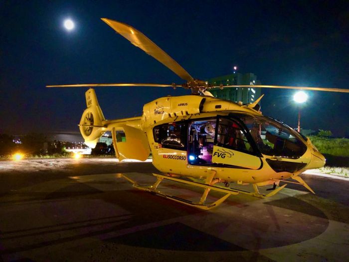 Frontale della notte in Fvg tra due auto: 4 persone coinvolte, una in gravissime condizioni 