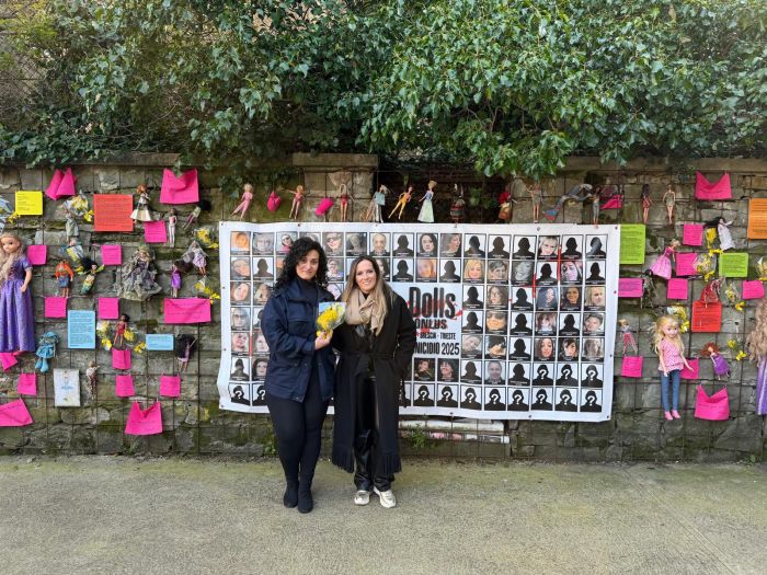 Villa Bazzoni, al Wall of Dolls l’8 marzo diventa memoria collettiva e impegno contro la violenza