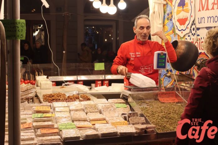 Dipiazza inaugura la magia delle feste: folla per pista di pattinaggio e Fiera di San Nicolò (FOTO)