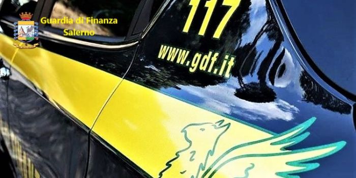 Cagliari: un kg di ciottoli e conchiglie in valigia, tedeschi nei guai