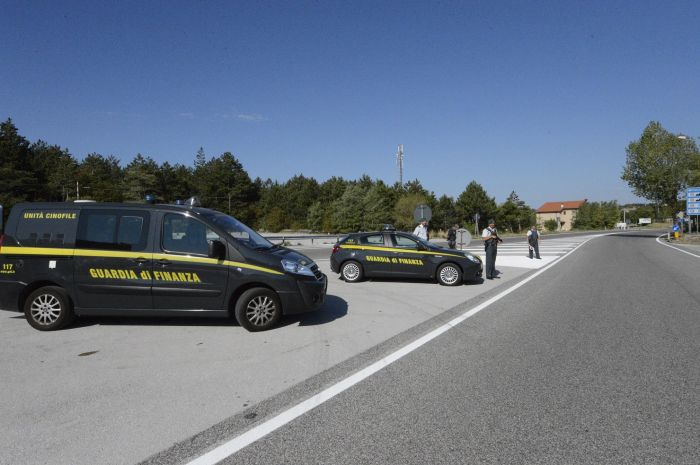 Filtri e cartine illegali: chiuso negozio a Trieste dopo due blitz della finanza