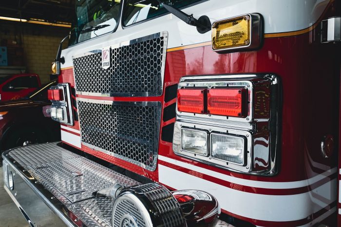 Regali Natale in ospedale con l'autopompa dei Vigili del Fuoco