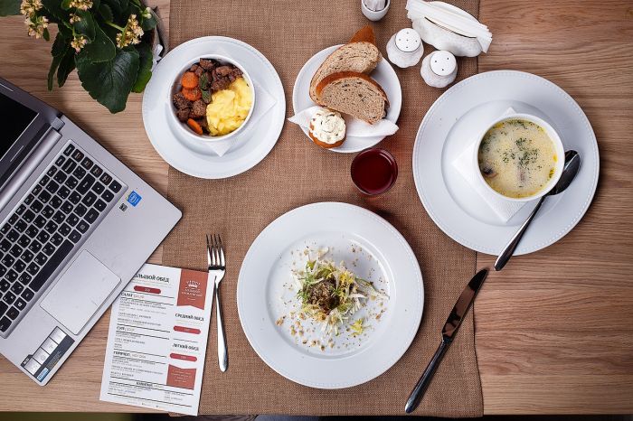 Cibo. ricerca Too good to Go-Yougov: 1 italiano su 2 porta pranzo da casa al lavoro