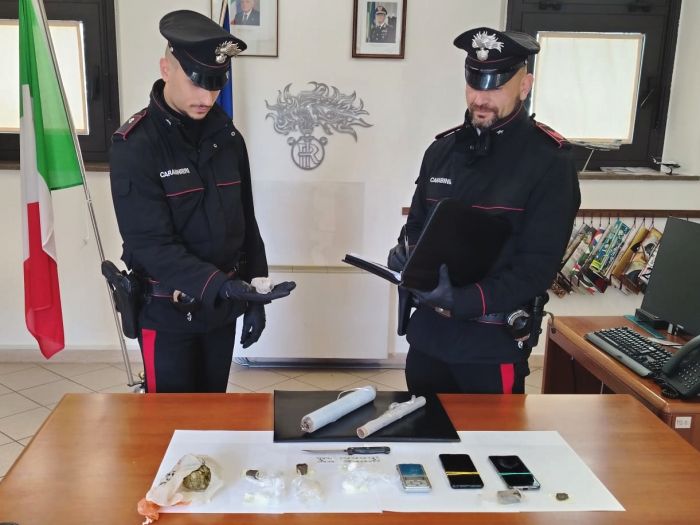 Spaccio nel bosco in Fvg, blitz dei Carabinieri: due arresti tra droga e bilancini
