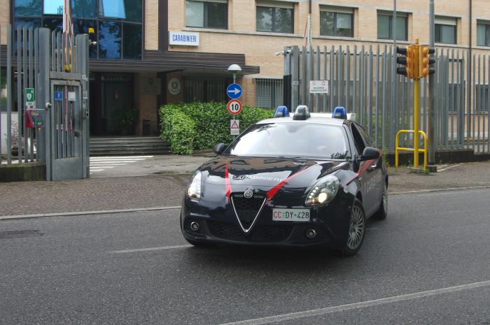 Nonnino indifeso derubato mentre fa la spesa: portafoglio recuperato dai Carabinieri