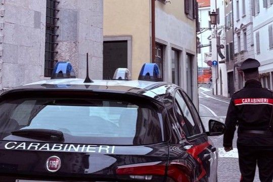 San Daniele, Carabinieri salvano una donna che tenta il suicidio