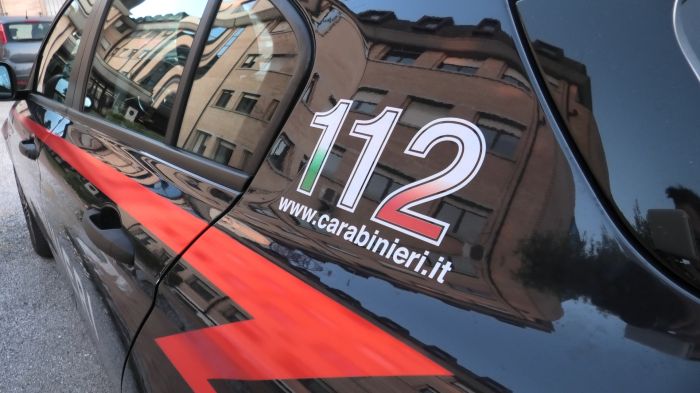 Insultano l’arbitro durante la partita e rifiutano di identificarsi, coppia denunciata dai Carabinieri 