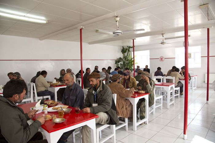 Mercoledì 14 marzo a Trieste torna la cena per sostenere il lavoro e gli ospedali di Emergency 