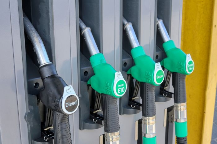Benzina MOLTO più conveniente oltre confine: in Slovenia scattano i nuovi prezzi