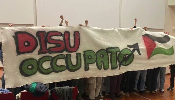 Giovani occupano Università di Trieste: "contro censura e genocidio!"