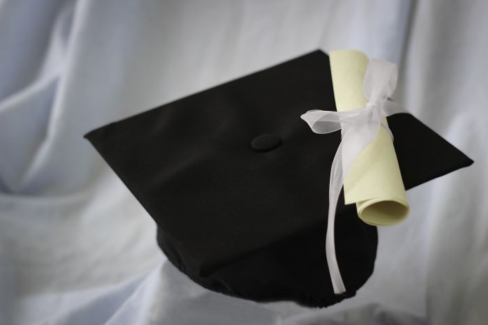A 102 anni arriva la laurea, la cerimonia in casa di riposo