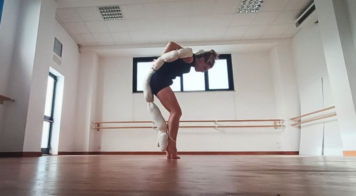 HangarTanz: Un Viaggio Introspectivo nella Danza Contemporanea