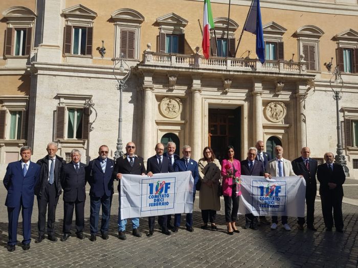 Avvio davanti la Camera dei Deputati della manifestazione patriottica Una Rosa per Norma Cossetto
