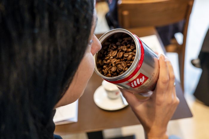 illycaffè: 50 borse di studio e inserimento graduale di persone in azienda