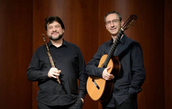 "Danzas poéticas": il dialogo tra flauto e chitarra incanta il Teatro Miela