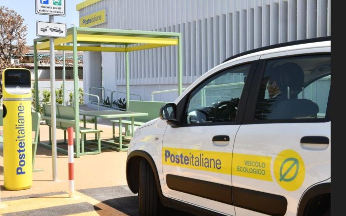 Poste Italiane e mobilità sostenibile: più di 2.600 colonnine di ricarica installate anche in Fvg 