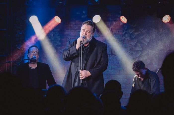 Russell Crowe porta al festival di Majano la sua anima rock, live il 1° agosto con the Gentlemen Barbers