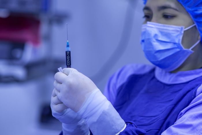 Schillaci: "vaccini Covid e influenza si potranno fare insieme!!"