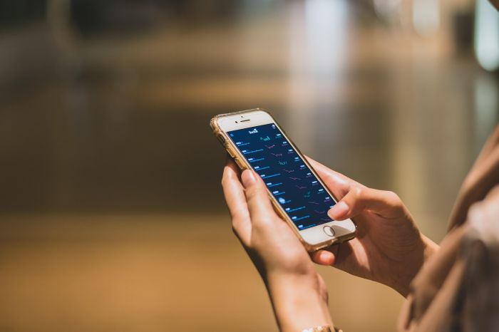 Odio online, la nuova normalità tra misoginia invisibile e linguaggi disumanizzanti 