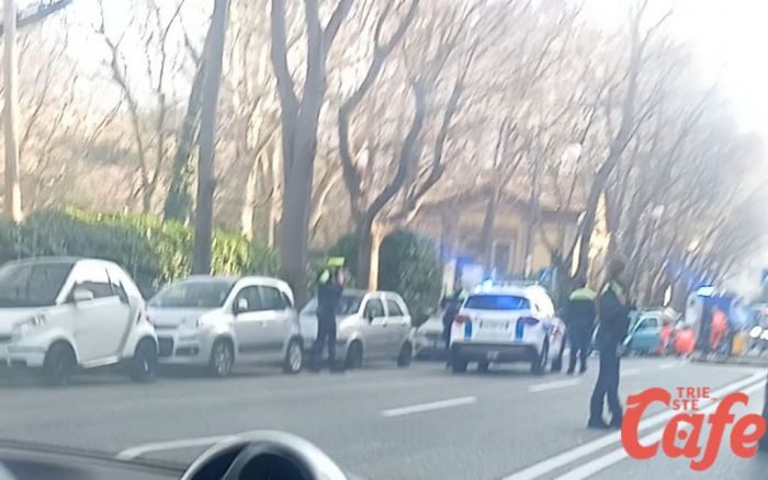 Investimento in via Giulia all’altezza del Giardino Pubblico: donna soccorsa e portata in ospedale