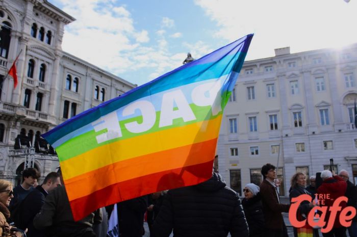 "Non vogliamo un porto NATO": manifestazione contro il riarmo a Trieste (FOTO-VIDEO)