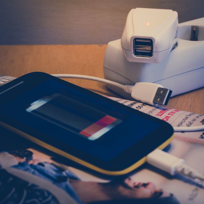 Generare foto con l'IA consuma quanto caricare uno smartphone