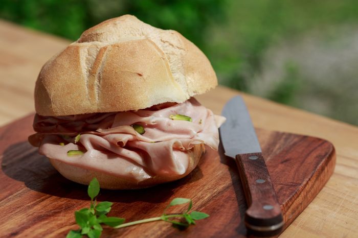 Panini 'sociali', iniziativa solidale per il Mortadella Day: iniziative anche in Friuli Venezia Giulia
