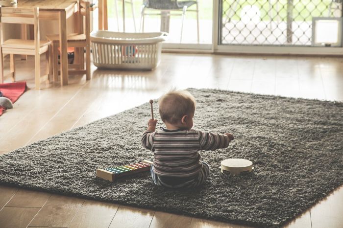 Manovra: 1 mese in più di congedo al 60% per figli sotto 6 anni