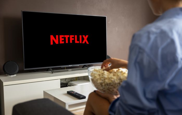 Netflix, stretta su password condivise paga: utenti in aumento più di previsioni 