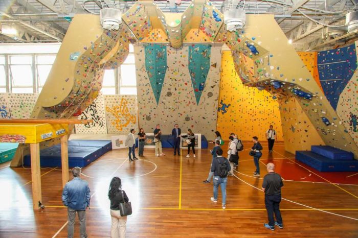 Mercoledì inaugura il Palarock di via Frescobaldi: installata una una nuova parete per l'arrampicata