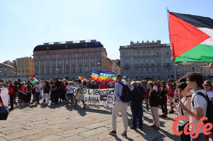 Molo Audace gremito per la flottiglia civile: Trieste al fianco della popolazione di Gaza (FOTO-VIDEO)
